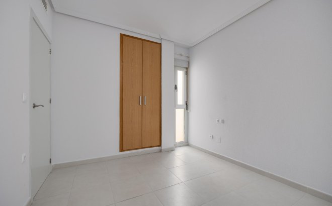 Herverkoop - Appartement -
Torrevieja - Estacion De Autobuses