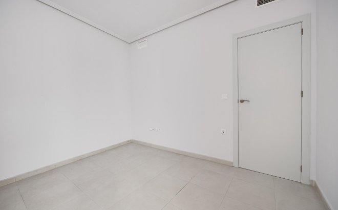 Herverkoop - Appartement -
Torrevieja - Estacion De Autobuses