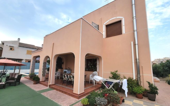 Resale - Villa -
Torrevieja - Aguas Nuevas