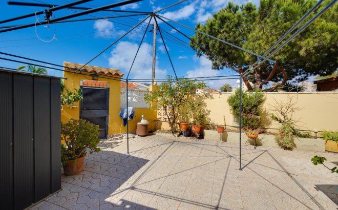 Resale - Villa -
Torrevieja - Aguas Nuevas