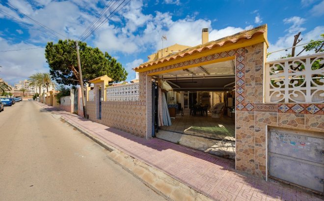 Resale - Villa -
Torrevieja - Aguas Nuevas