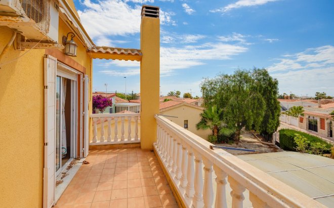 Resale - Villa -
Torrevieja - Aguas Nuevas