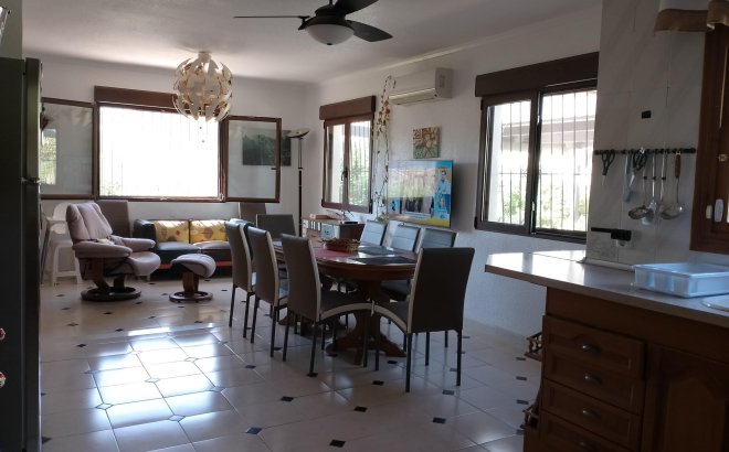 Resale - Villa -
Torrevieja - Costa Blanca