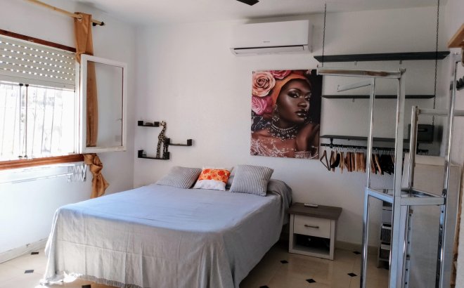 Resale - Villa -
Torrevieja - Costa Blanca