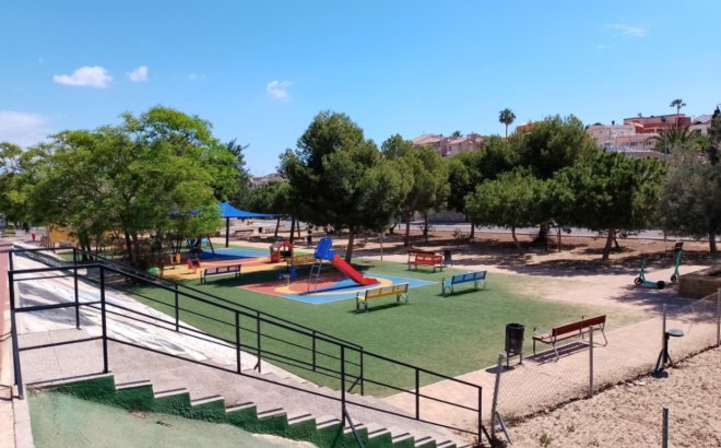 Resale - Villa -
Torrevieja - Costa Blanca