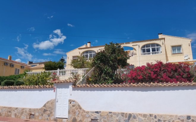 Resale - Villa -
Torrevieja - Costa Blanca