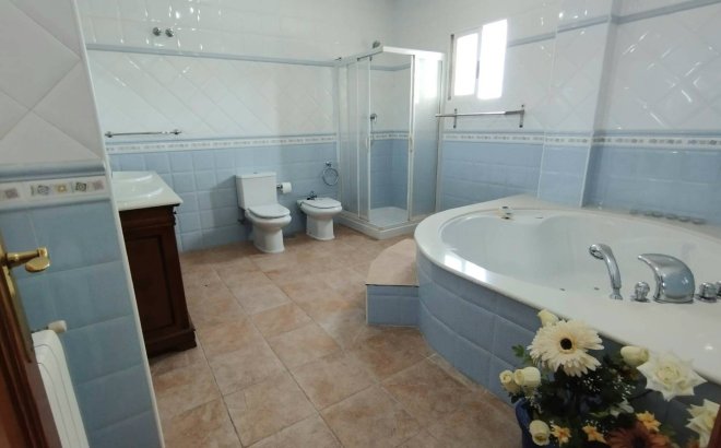 Resale - Villa -
Torrevieja - La Siesta - El Salado - Torreta