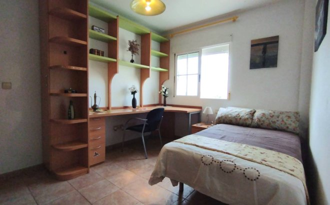 Resale - Villa -
Torrevieja - La Siesta - El Salado - Torreta