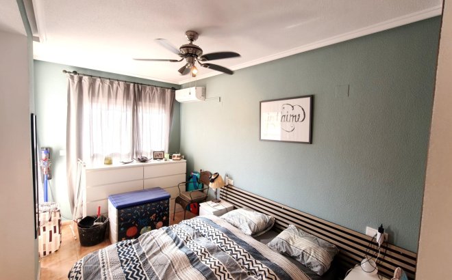 Resale - Apartment -
Torrevieja - Playa del Cura