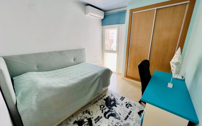 Resale - Penthouse -
Torrevieja - Playa de los Locos