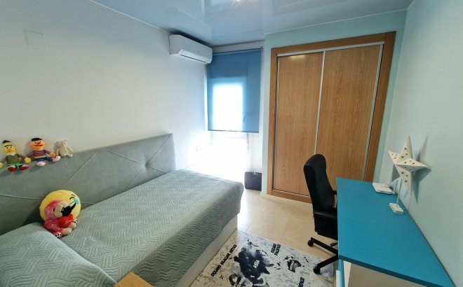 Resale - Penthouse -
Torrevieja - Playa de los Locos