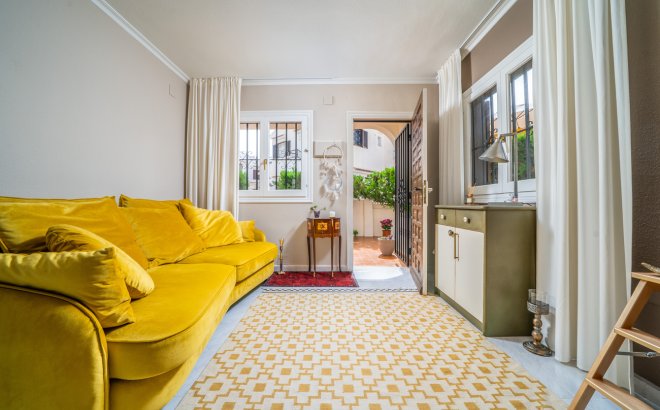 Resale - Bungalow -
Torrevieja - La Mata