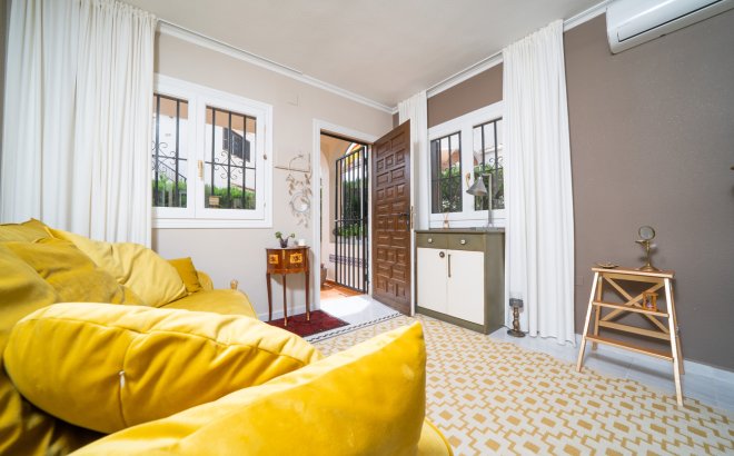 Resale - Bungalow -
Torrevieja - La Mata