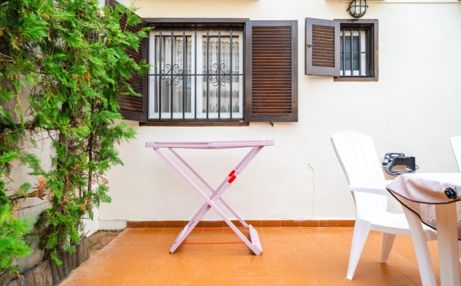 Resale - Bungalow -
Torrevieja - La Mata