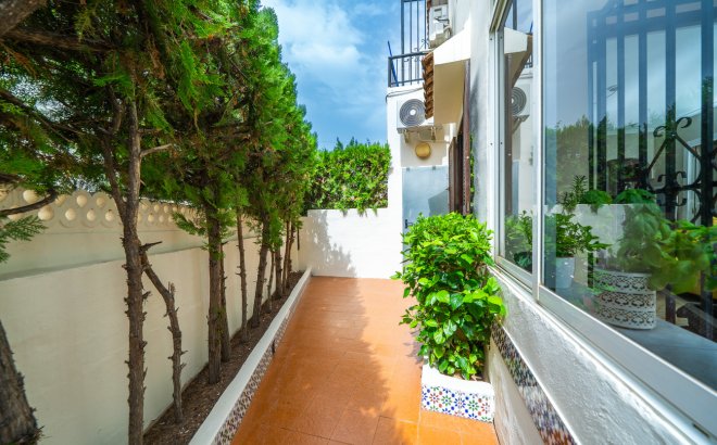 Resale - Bungalow -
Torrevieja - La Mata