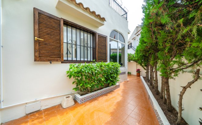 Resale - Bungalow -
Torrevieja - La Mata