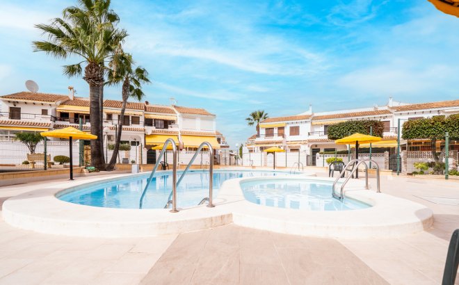 Resale - Bungalow -
Torrevieja - La Mata