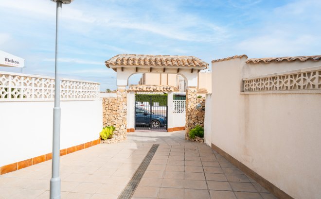 Resale - Bungalow -
Torrevieja - La Mata