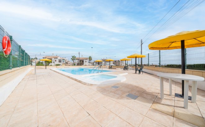 Resale - Bungalow -
Torrevieja - La Mata