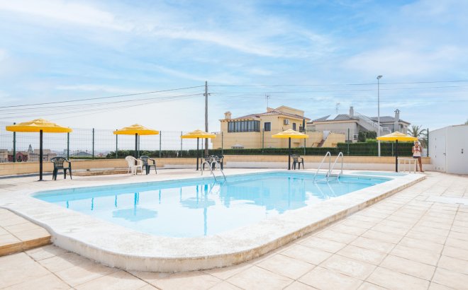 Resale - Bungalow -
Torrevieja - La Mata