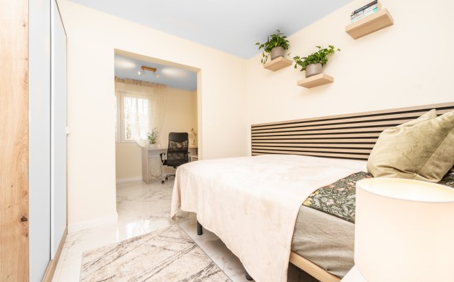 Resale - Bungalow -
Torrevieja - Torretas