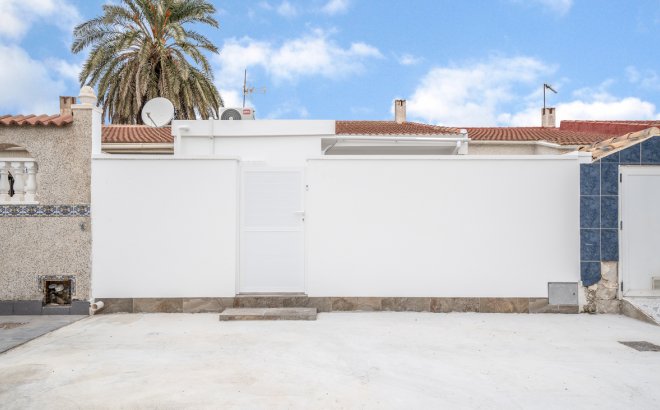 Resale - Bungalow -
Torrevieja - Torretas