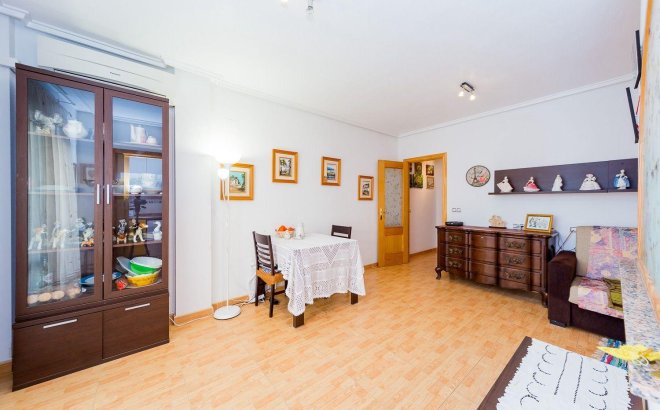 Resale - Apartment -
Torrevieja - Centro