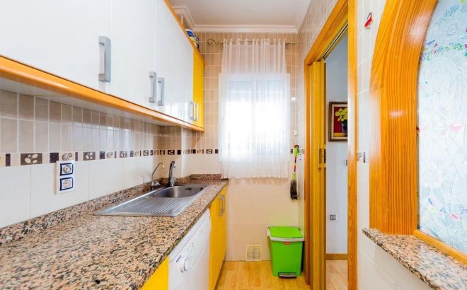 Resale - Apartment -
Torrevieja - Centro