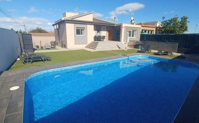 Resale - Villa -
Torrevieja - Costa Blanca