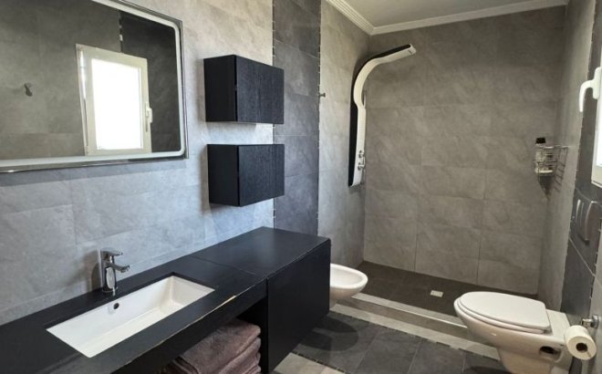 Resale - Villa -
Torrevieja - Costa Blanca