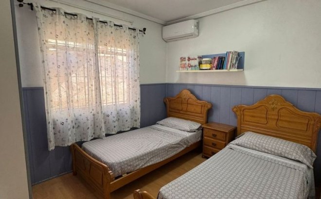 Resale - Villa -
Torrevieja - Costa Blanca