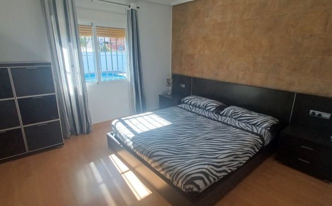 Resale - Villa -
Torrevieja - Costa Blanca