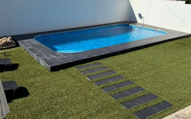 Resale - Villa -
Torrevieja - Costa Blanca