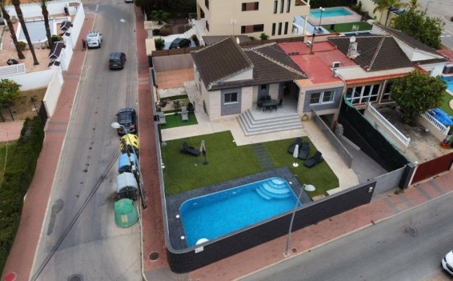 Resale - Villa -
Torrevieja - Costa Blanca