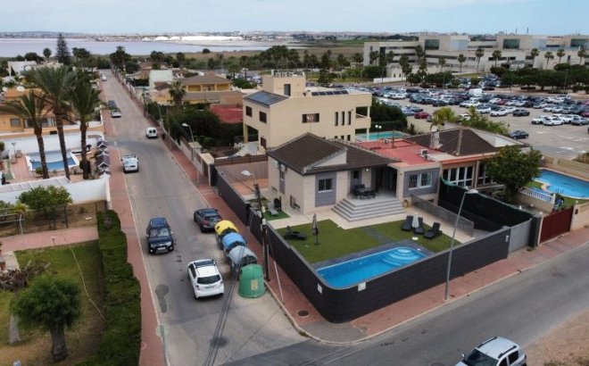 Resale - Villa -
Torrevieja - Costa Blanca