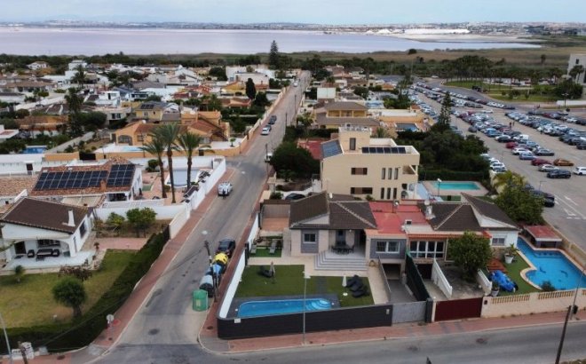 Resale - Villa -
Torrevieja - Costa Blanca