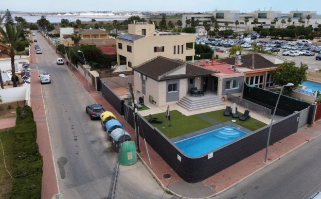 Resale - Villa -
Torrevieja - Costa Blanca
