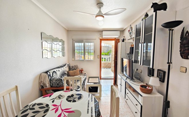 Resale - Bungalow -
Torrevieja - Costa Blanca