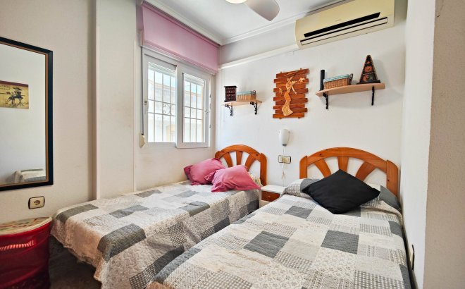 Resale - Bungalow -
Torrevieja - Costa Blanca