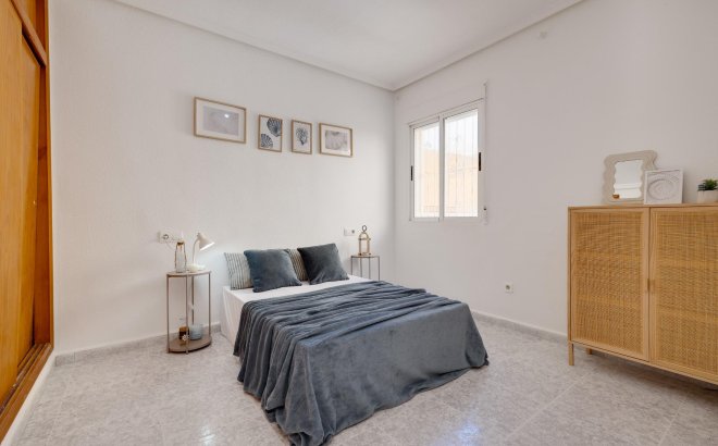 Resale - Bungalow -
Torrevieja - Los Frutales