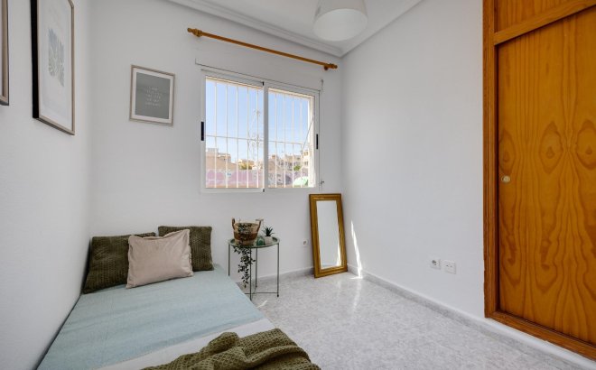 Resale - Bungalow -
Torrevieja - Los Frutales