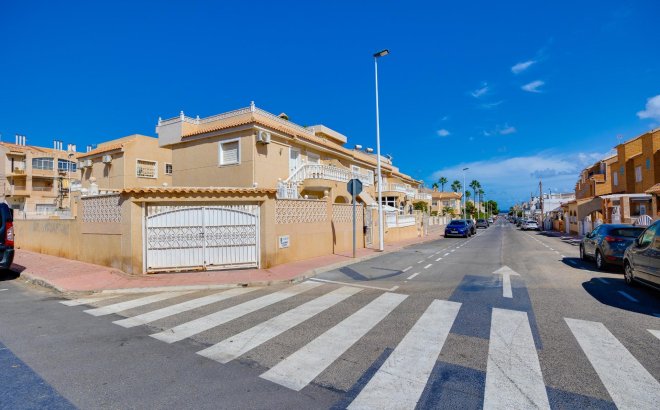 Resale - Bungalow -
Torrevieja - Los Frutales