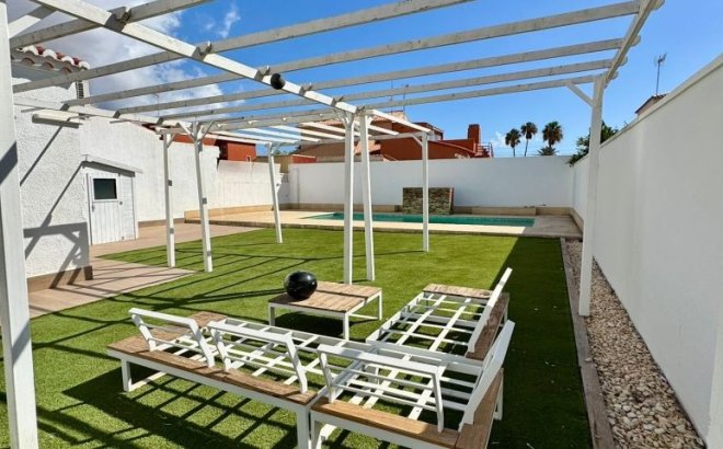 Resale - Villa -
Torrevieja - Costa Blanca