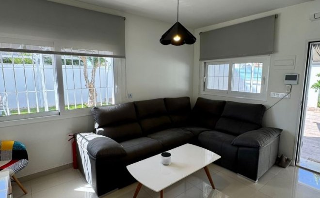 Resale - Villa -
Torrevieja - Costa Blanca