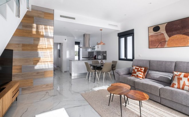 Resale - Villa -
Torrevieja - Costa Blanca