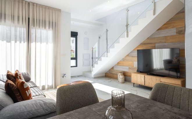 Resale - Villa -
Torrevieja - Costa Blanca