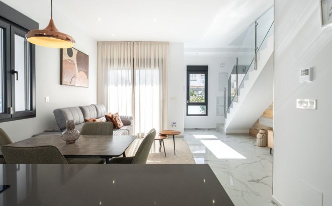 Resale - Villa -
Torrevieja - Costa Blanca