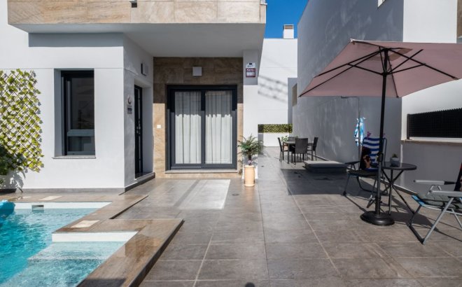 Resale - Villa -
Torrevieja - Costa Blanca