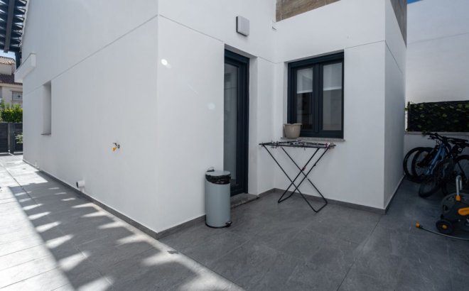 Resale - Villa -
Torrevieja - Costa Blanca