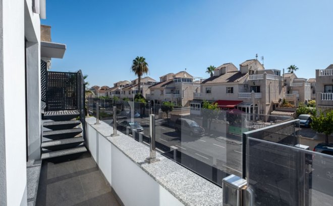 Resale - Villa -
Torrevieja - Costa Blanca